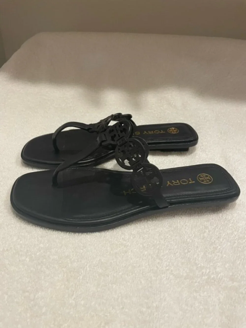 Tory Burch Black Leather Tiny Miller Logo Thong Sandal, size 6 EUC